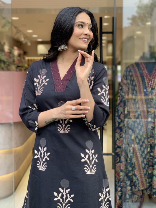 BLACK FLORAL DRESS