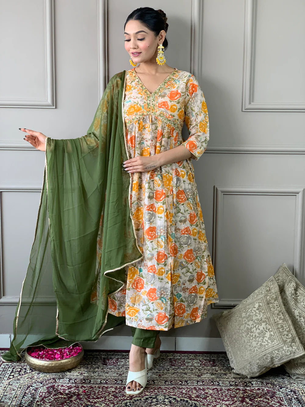 COTTON FLORAL PRINTED KURTA PANT WITH DUPATTA SET