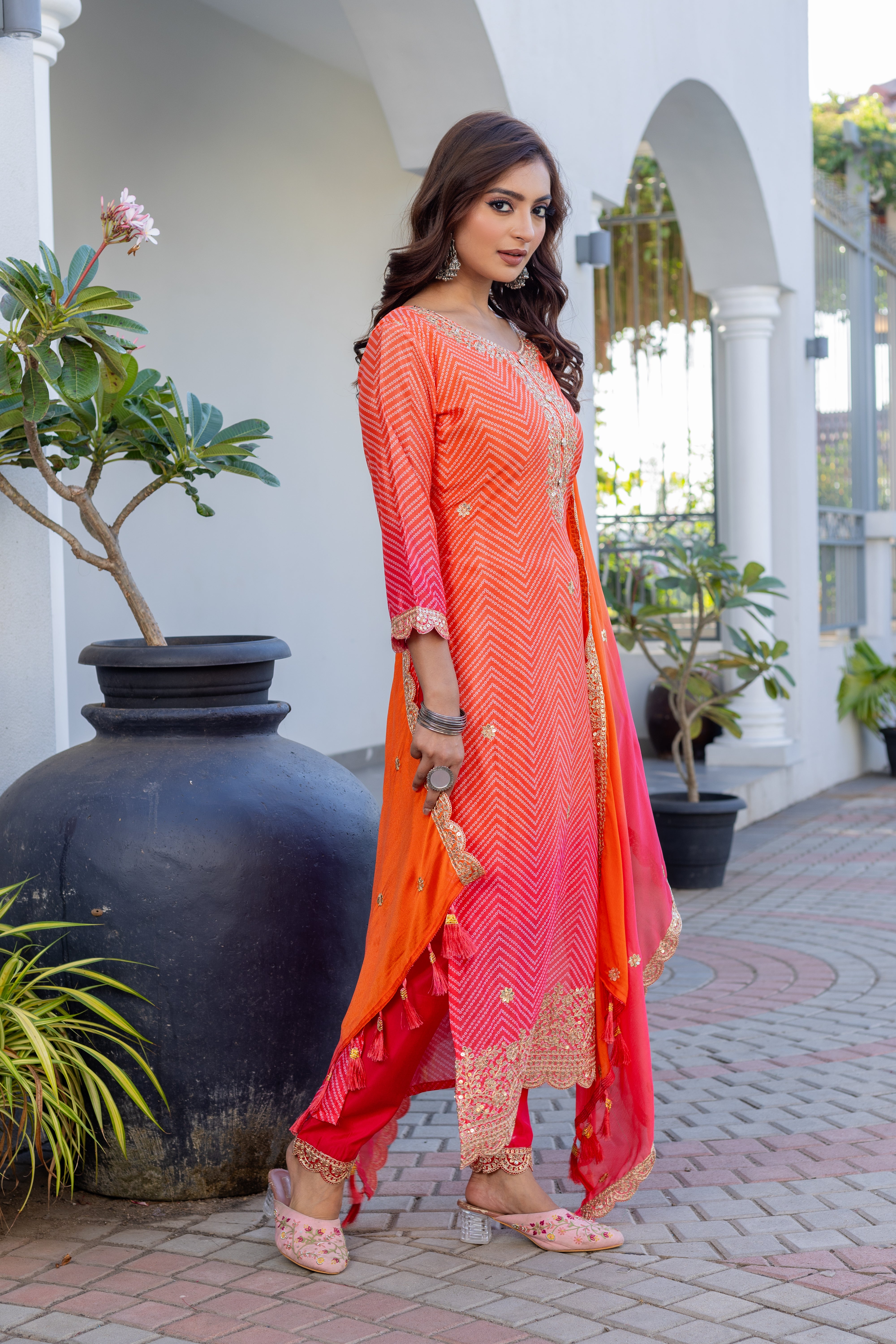 bandhni print with mirror work suit