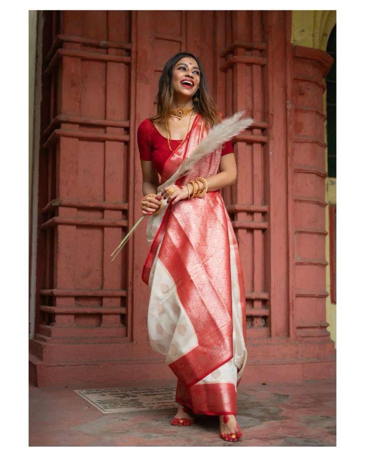 THE BEAUTIFUL LUSTER ON THE SAREE MAKES IT EXTREMELY STUNNING. THE SAREE WILL GIVE YOU AN ELEGANT LOOK AS IT IS MADE FROM BEAUTIFUL SILK FABRIC. THIS SAREE WOULD LOOK GREAT WITH GOLDEN JEWELRY.