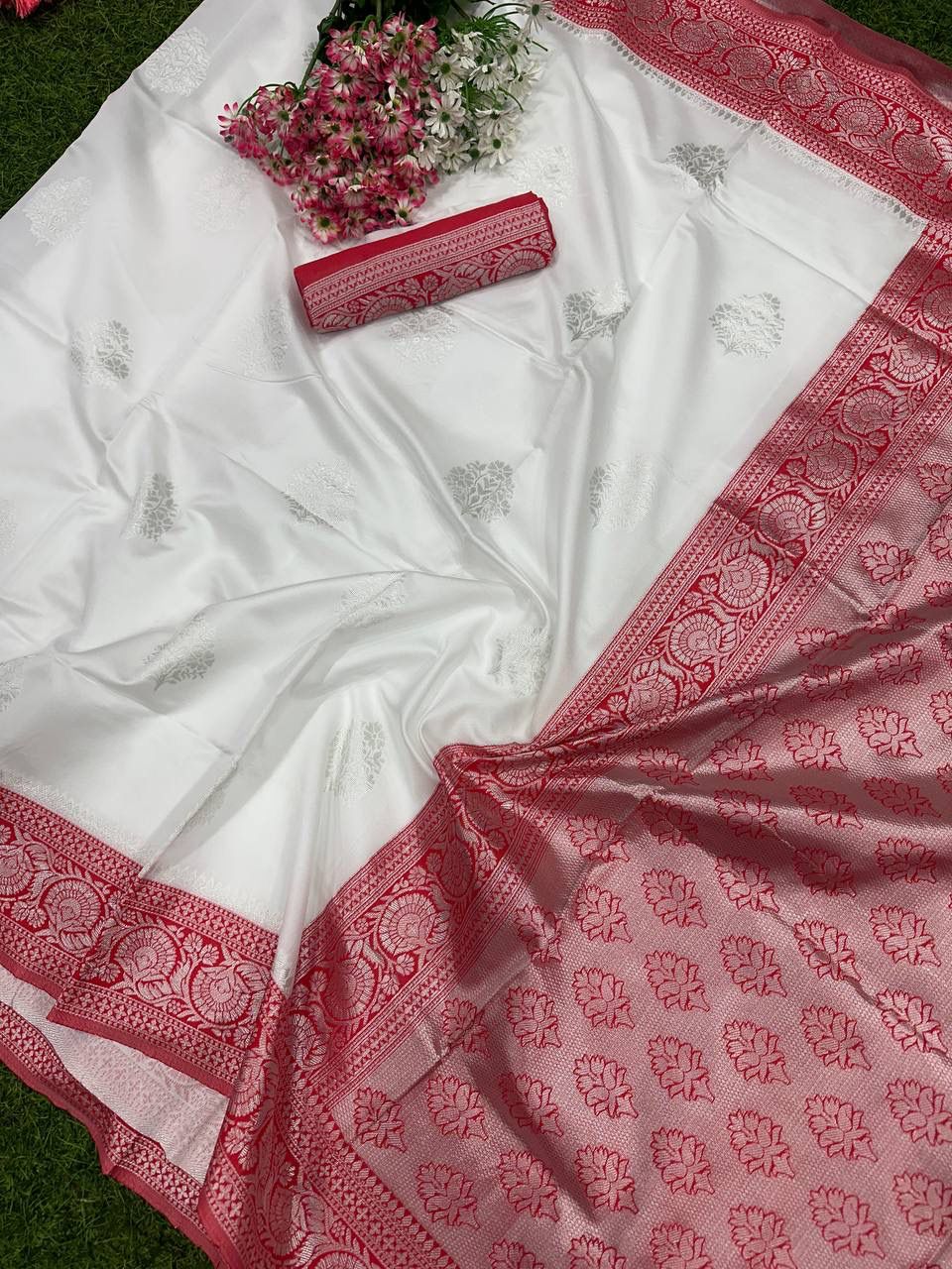 THE BEAUTIFUL LUSTER ON THE SAREE MAKES IT EXTREMELY STUNNING. THE SAREE WILL GIVE YOU AN ELEGANT LOOK AS IT IS MADE FROM BEAUTIFUL SILK FABRIC. THIS SAREE WOULD LOOK GREAT WITH GOLDEN JEWELRY.