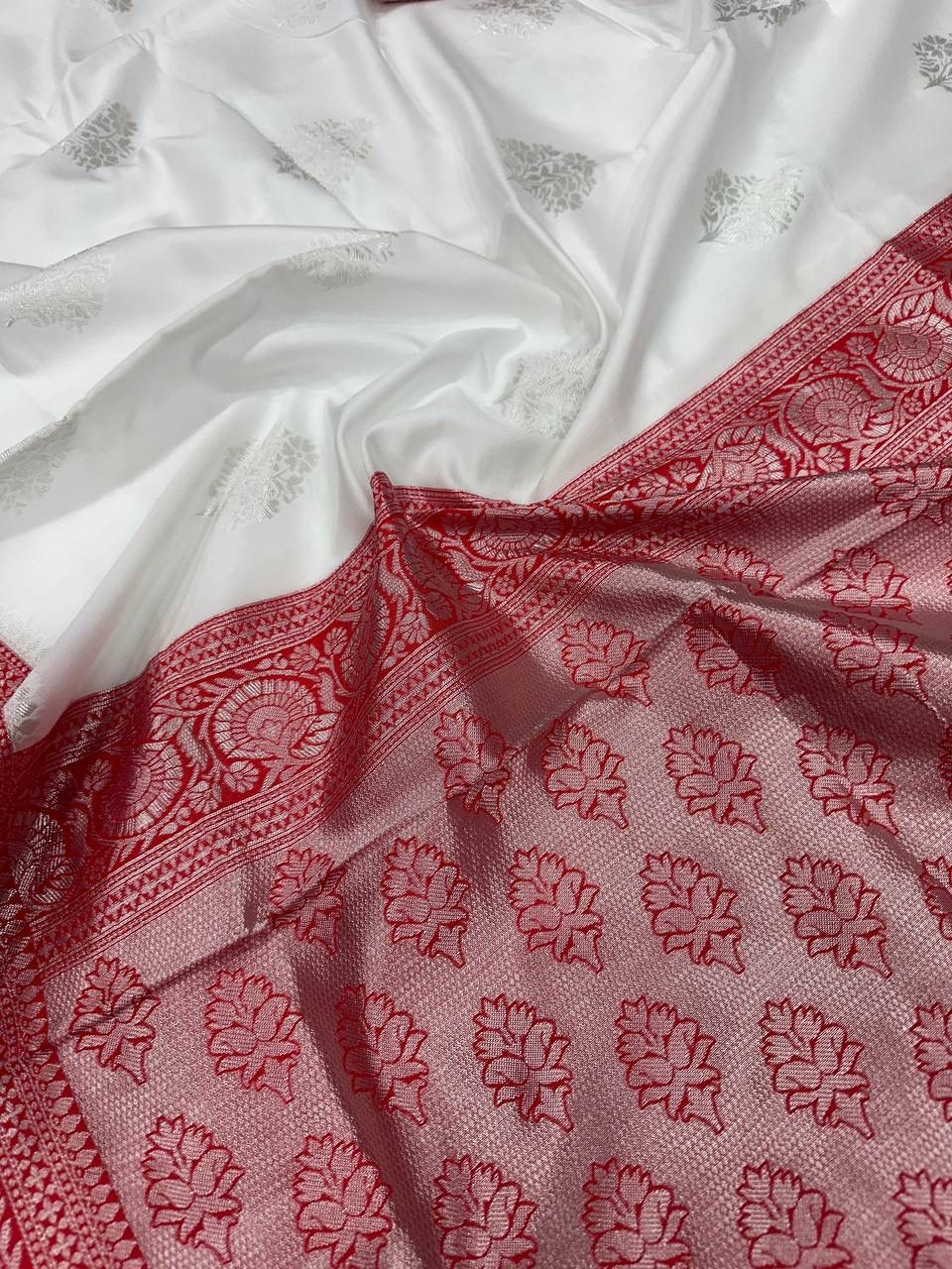 THE BEAUTIFUL LUSTER ON THE SAREE MAKES IT EXTREMELY STUNNING. THE SAREE WILL GIVE YOU AN ELEGANT LOOK AS IT IS MADE FROM BEAUTIFUL SILK FABRIC. THIS SAREE WOULD LOOK GREAT WITH GOLDEN JEWELRY.