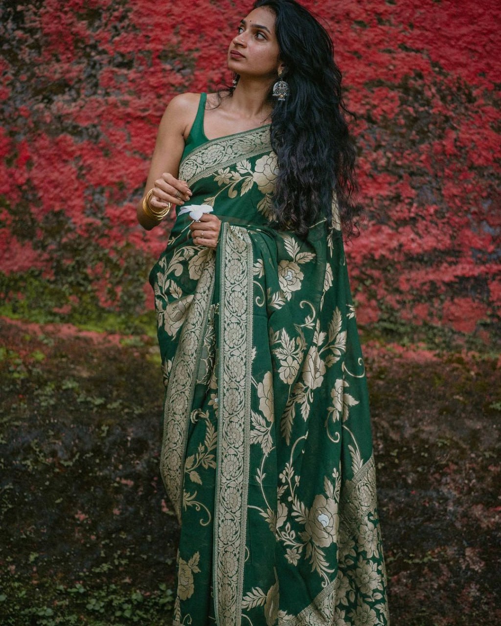 SILK THREADS WOVEN USING INTRICATE TECHNIQUES. SAREES WITH HEAVY BROCADE WORK AND GOLD  ZARI WORK ARE ITS MOST STRIKING FEATURES