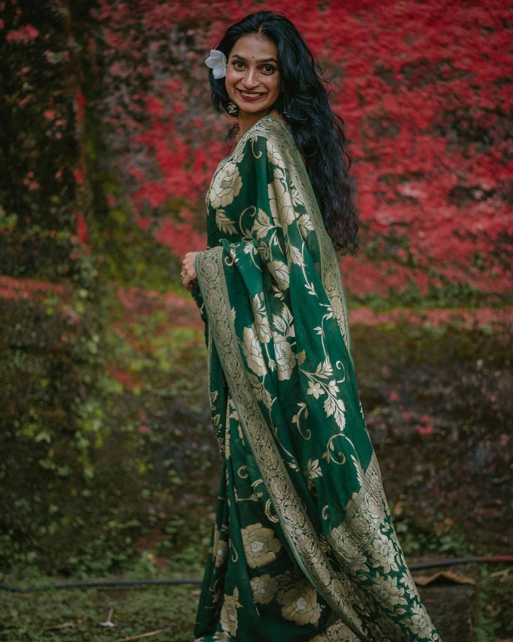 SILK THREADS WOVEN USING INTRICATE TECHNIQUES. SAREES WITH HEAVY BROCADE WORK AND GOLD  ZARI WORK ARE ITS MOST STRIKING FEATURES